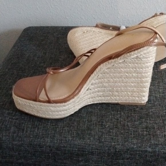 NWT Express Strappy Wedges - Picture 5 of 6